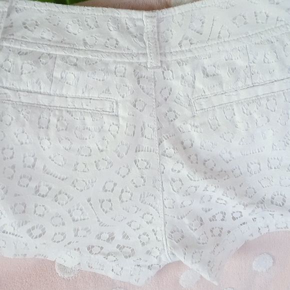 Lilly PulitzerWhite NWOT eyelet Lace Shorts size 0 fully lined 3 inch inseam - Picture 4 of 4